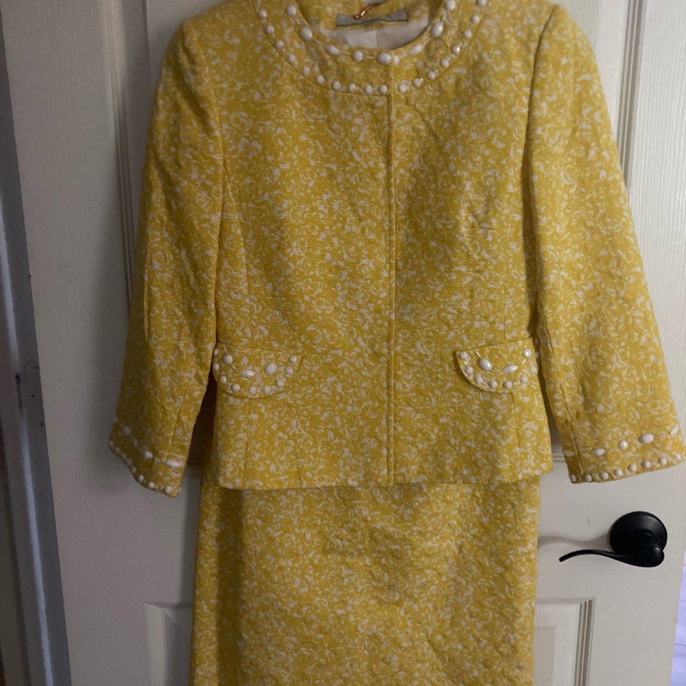 Tahari suit, jacket and skirt, petite, size 0